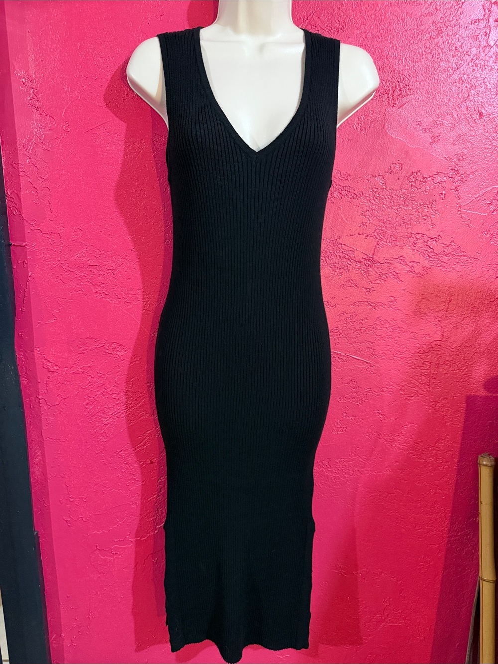 Magaschoni super soft Black Ribbed V-Neck tank Midi Dress. Sz M.